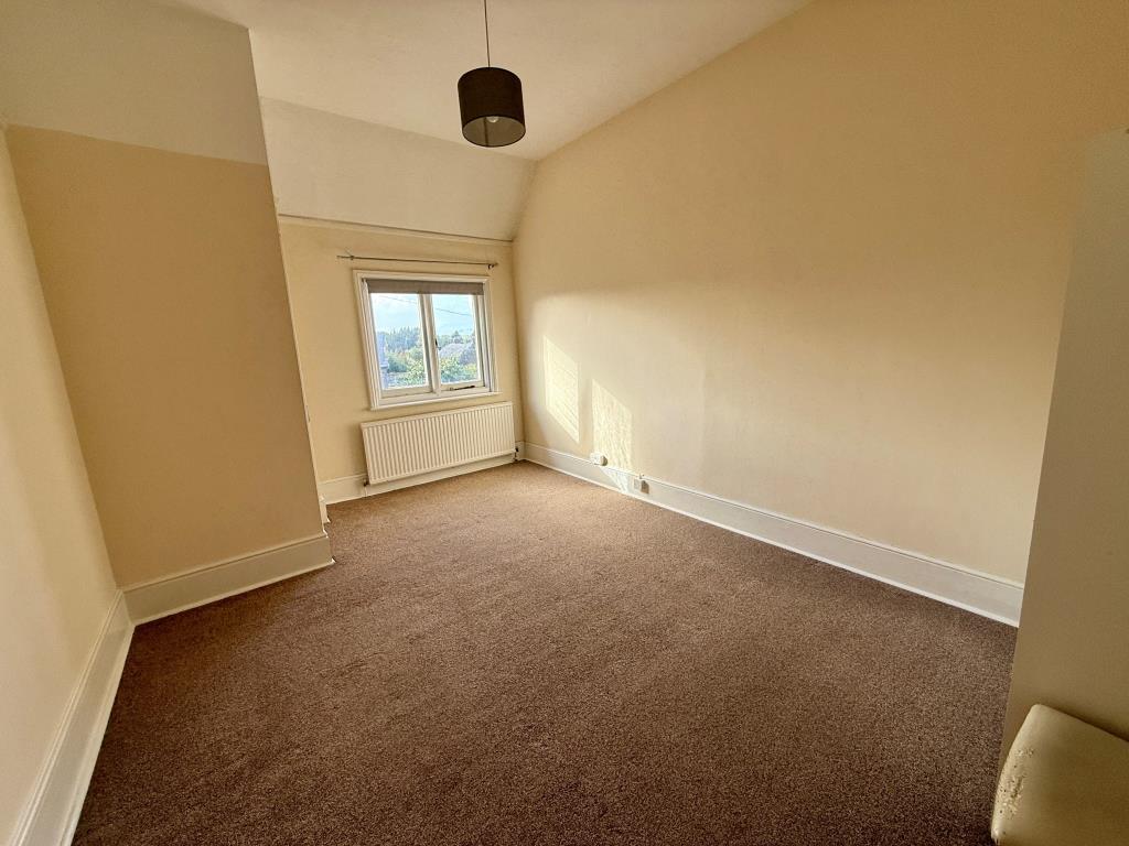 Lot: 43 - MIXED COMMERCIAL AND RESIDENTIAL INVESTMENT - Flat one bedroom